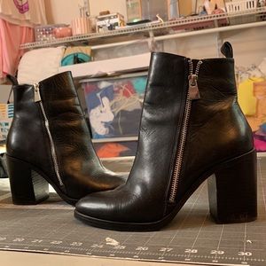 Steve Madden - Tasha Black Leather Doubled sided Zipper Mid heel Boots
